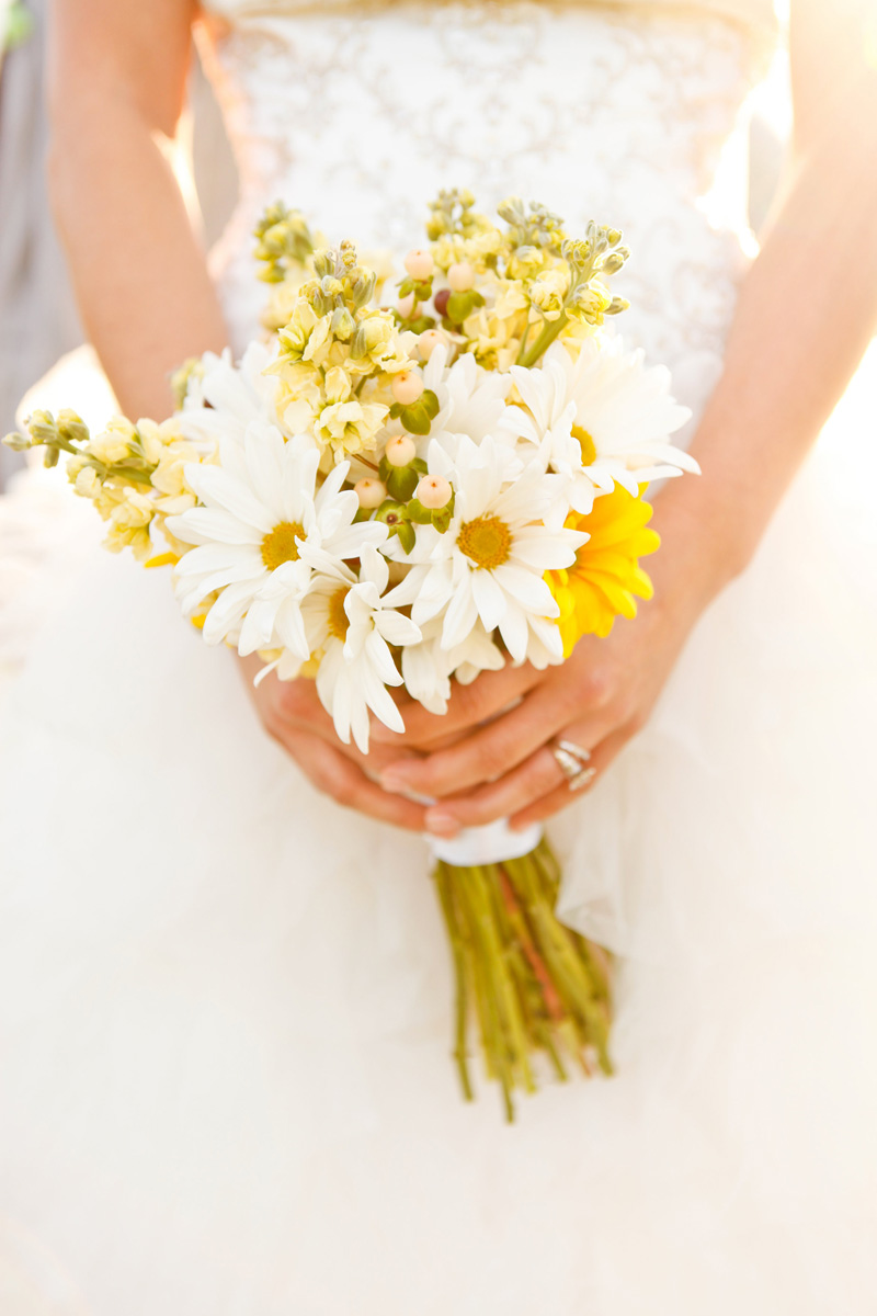 Romantic White and Yellow Daisy Bridal Bouquet | The Majestic Vision Wedding Planning | International Polo Club in Palm Beach, FL | www.themajesticvision.com | Krystal Zaskey Photography