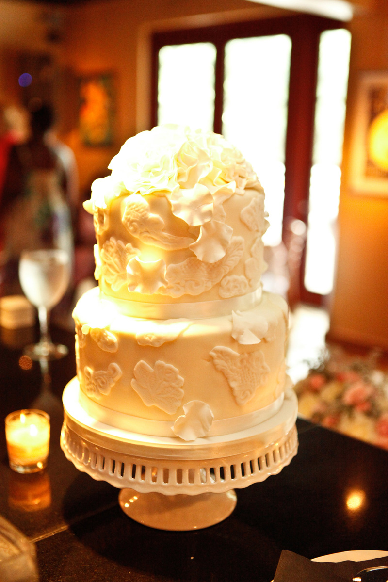Romantic White Wedding Cake | The Majestic Vision Wedding Planning | 32 East in Palm Beach, FL | www.themajesticvision.com | Krystal Zaskey Photography