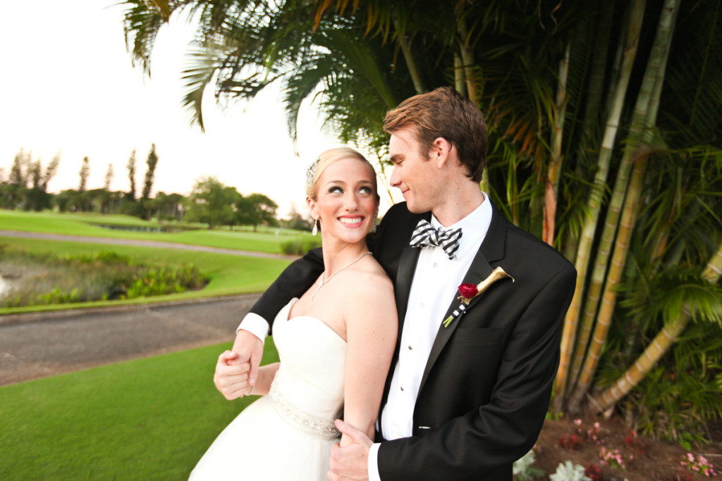 Modern and Elegant Bridal Portrait on Golf Course | The Majestic Vision Wedding Planning | Breakers West in Palm Beach, FL | www.themajesticvision.com | Krystal Zaskey Photography