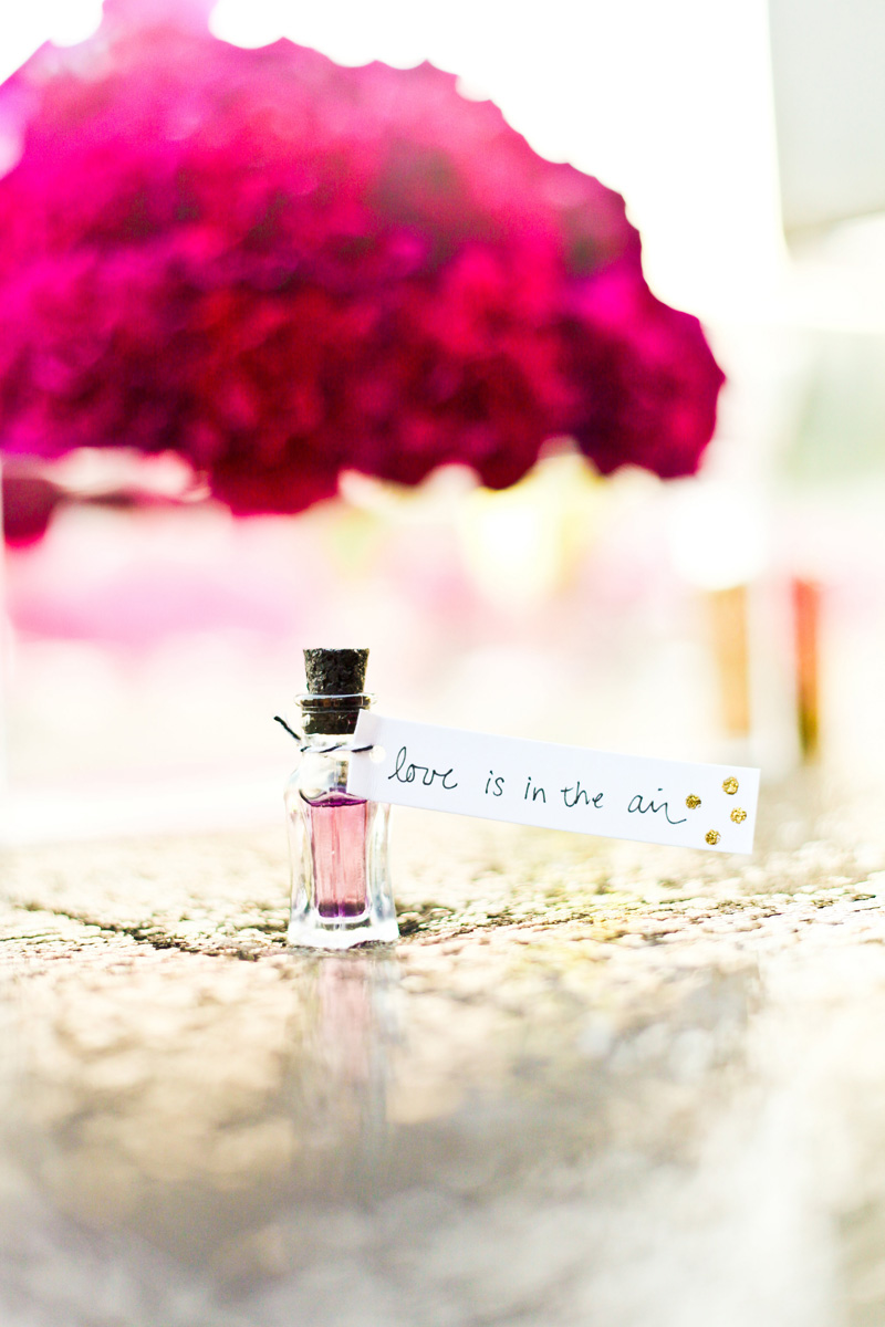 Kate Spade Inspired Modern and Elegant Perfume Wedding Favor | The Majestic Vision Wedding Planning | Breakers West in Palm Beach, FL | www.themajesticvision.com | Krystal Zaskey Photography